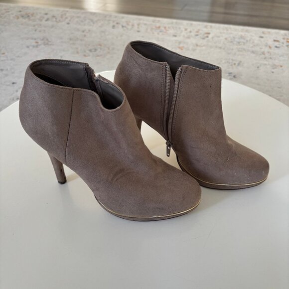 Grey Suede Heeled Boot from Call It Spring - Womens Size 7.5 - Picture 2 of 4